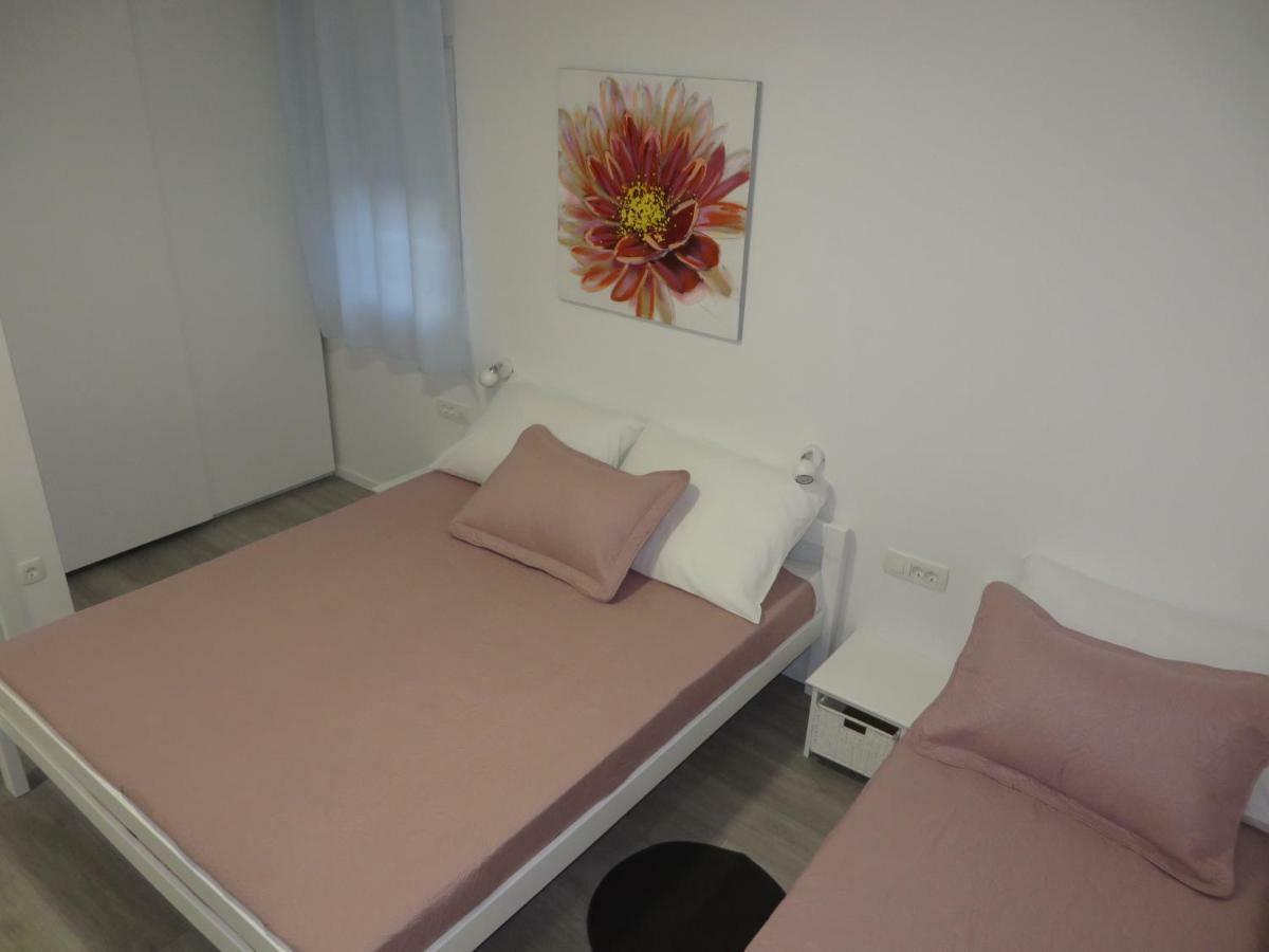 Apartmani Raos Dugi Rat Ngoại thất bức ảnh